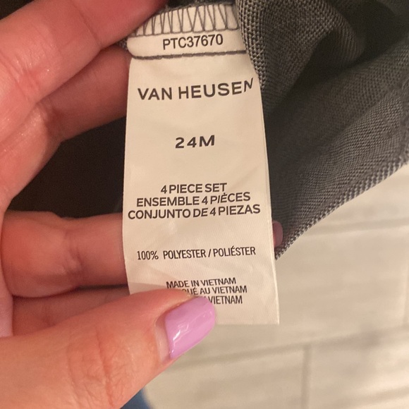 Pant suit with vest and shirt. - Picture 4 of 4